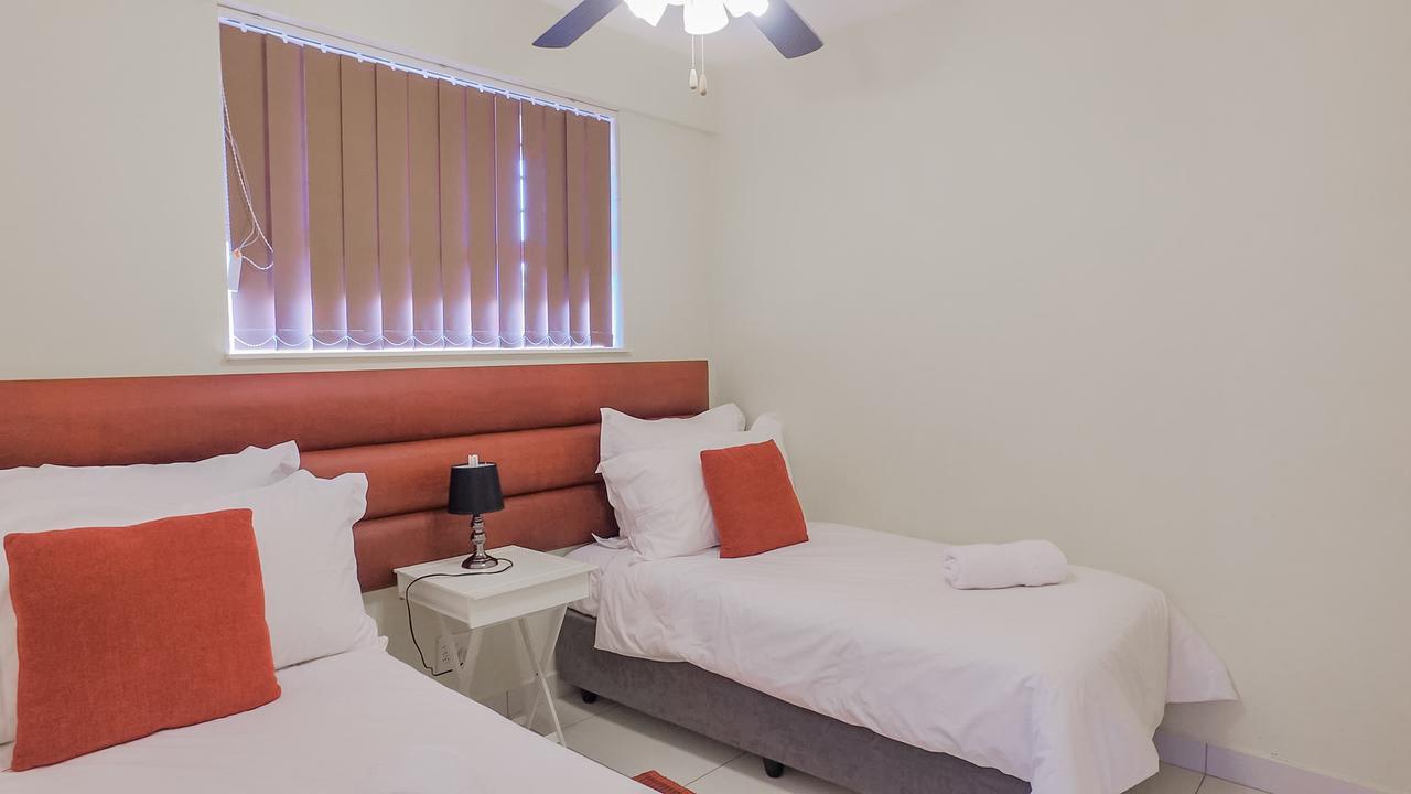 South Coast Beachfront Holiday Apartments 阿曼济姆托蒂 外观 照片