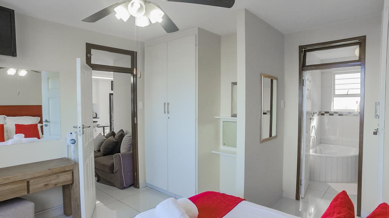 South Coast Beachfront Holiday Apartments 阿曼济姆托蒂 外观 照片